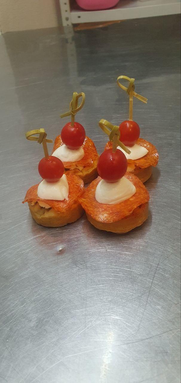 Канапе с солями и черри