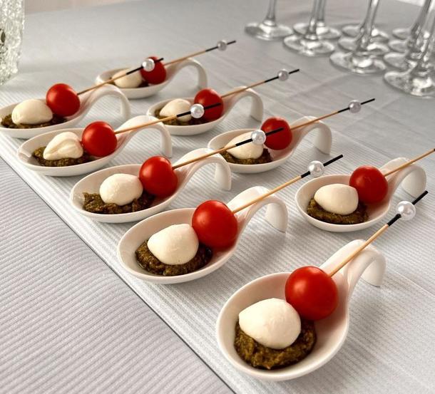 Мини-капрезе с песто