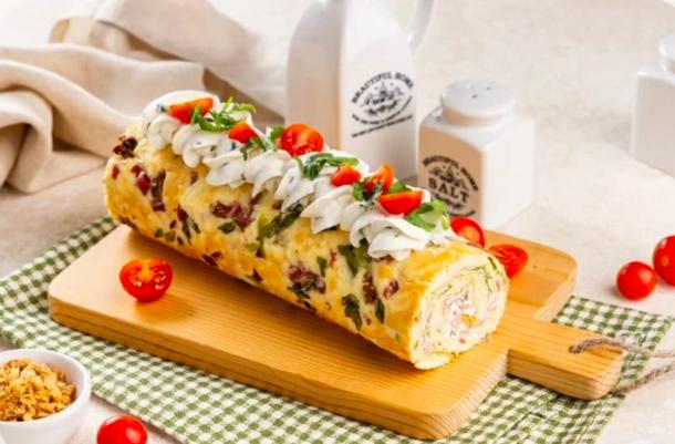 Рулет с ветчиной и сыром Рулет с ветчиной и сыром