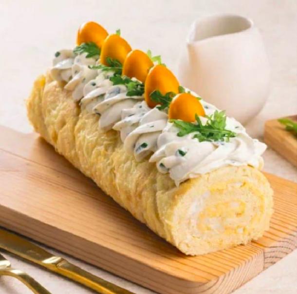 Рулет с сыром чеддер и маринованными яйцами