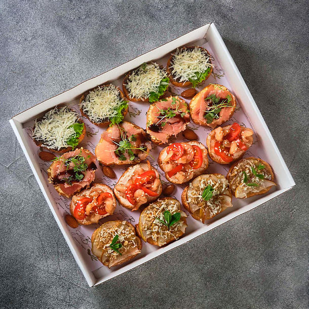 Gusto Коллекция закусок на багете 16 шт Gusto Коллекция закусок на багете 16 шт