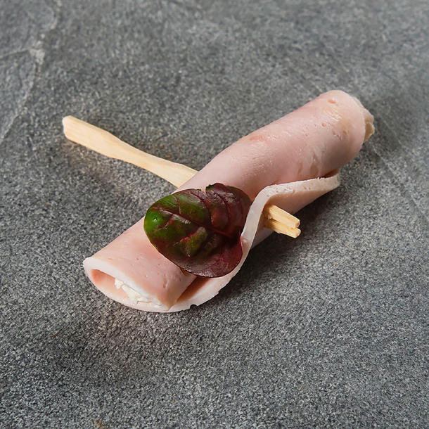 Рулетик с ветчиной и сыром Рулетик с ветчиной и сыром