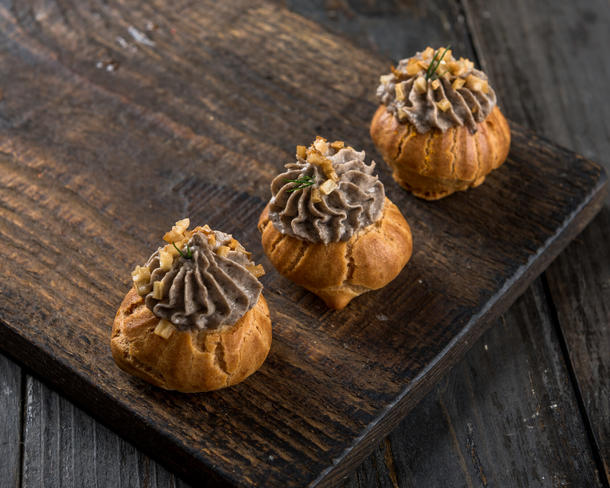 Профитролли с грибным муссом