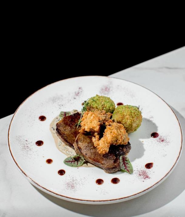 Язык, "зеленый картофель", грибы и трюфельный соус