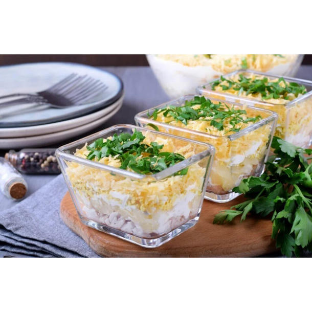Салат в стаканчике "Куриное филе с ананасом и картофелем пай"
