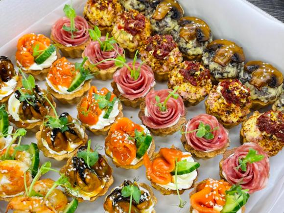 Аппетитный фуршетный сет с шашлычками на 20-25 персон в Барнауле