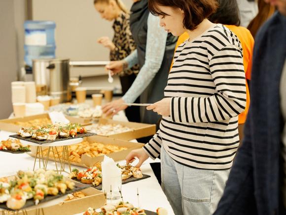 Кофе-брейк с обслуживанием стандарт на 30 персон в Барнауле