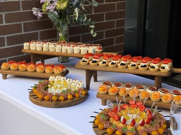 Фуршетный сет стандарт с горячими закусками на 10 персон в Барнауле