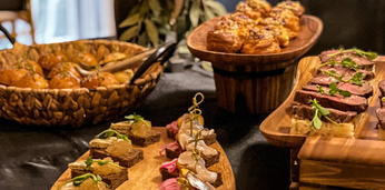 Популярный фуршетный сет с шашлычками на 8-10 персон