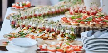 Презентабельный фуршетный набор на 13-15 персон