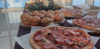 Пицца и бургеры на 8-10 персон